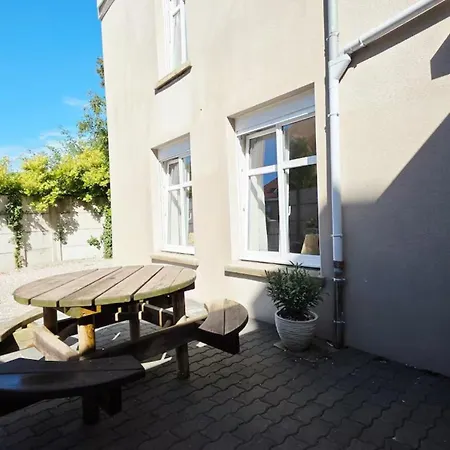 Avec Jardin Au Coeur Des Remparts De Апартаменты *